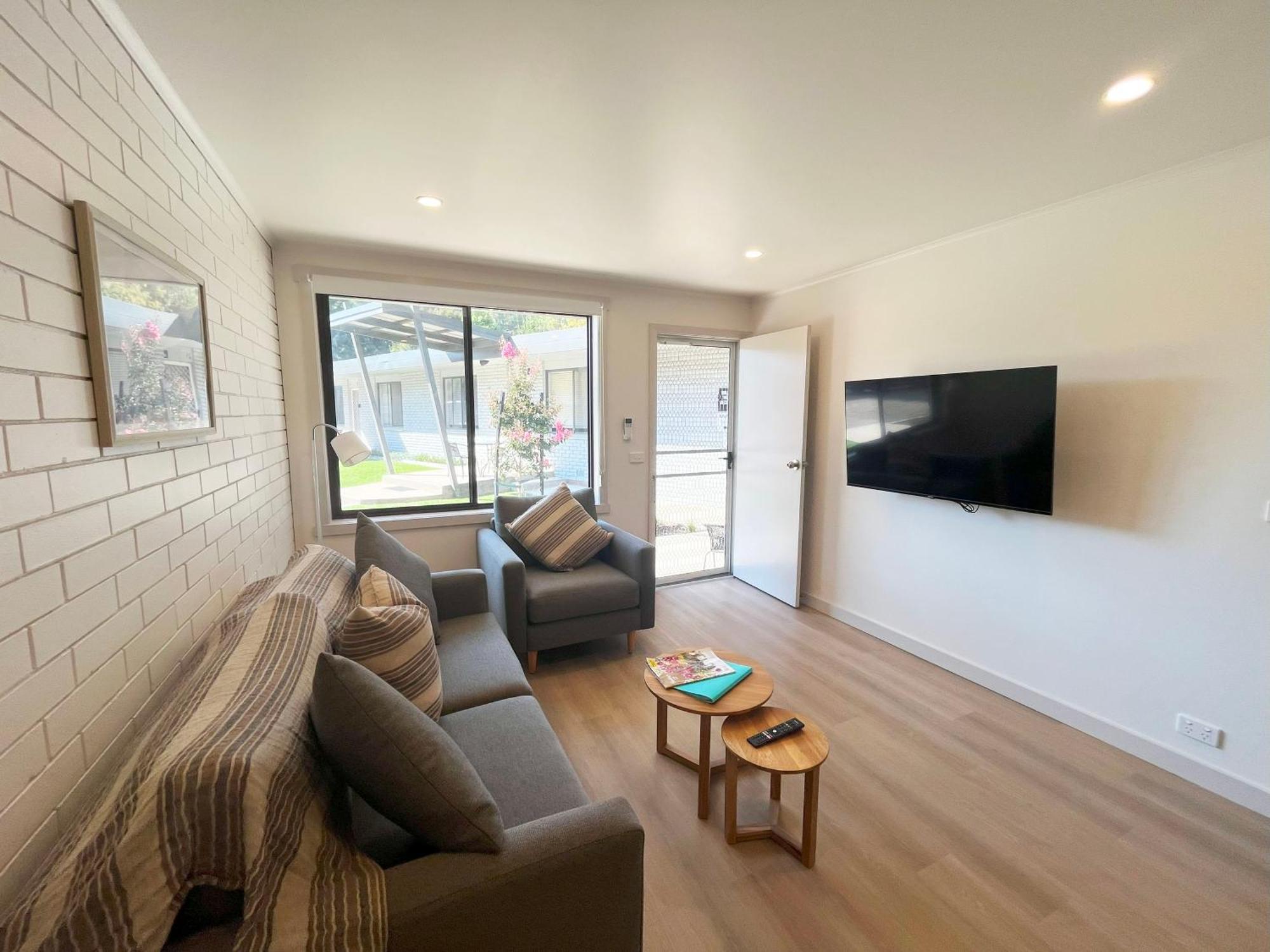 Tasman Holiday Parks - South Bright Room photo